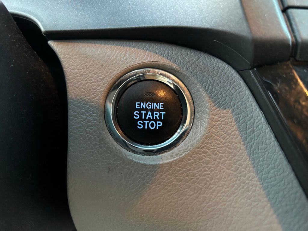 Thumbnail: 2017 Toyota Sienna - 31