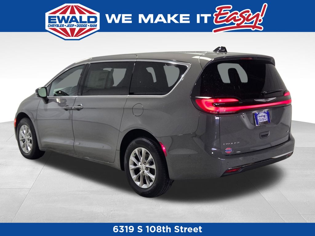 2025 Chrysler Pacifica  photo