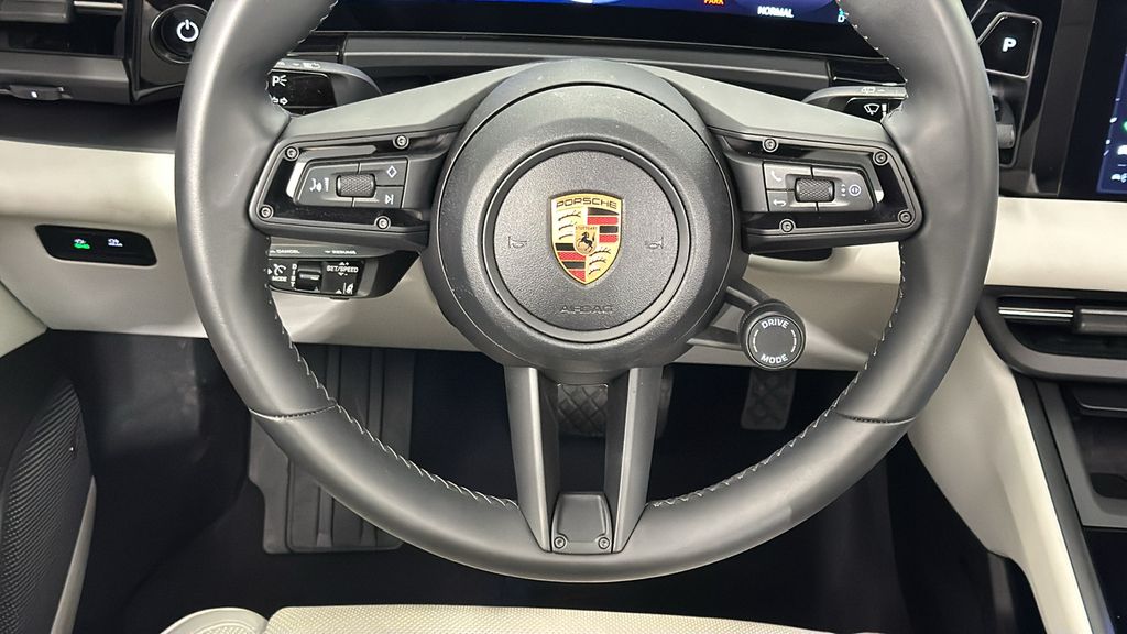 2024 Porsche Macan T 17