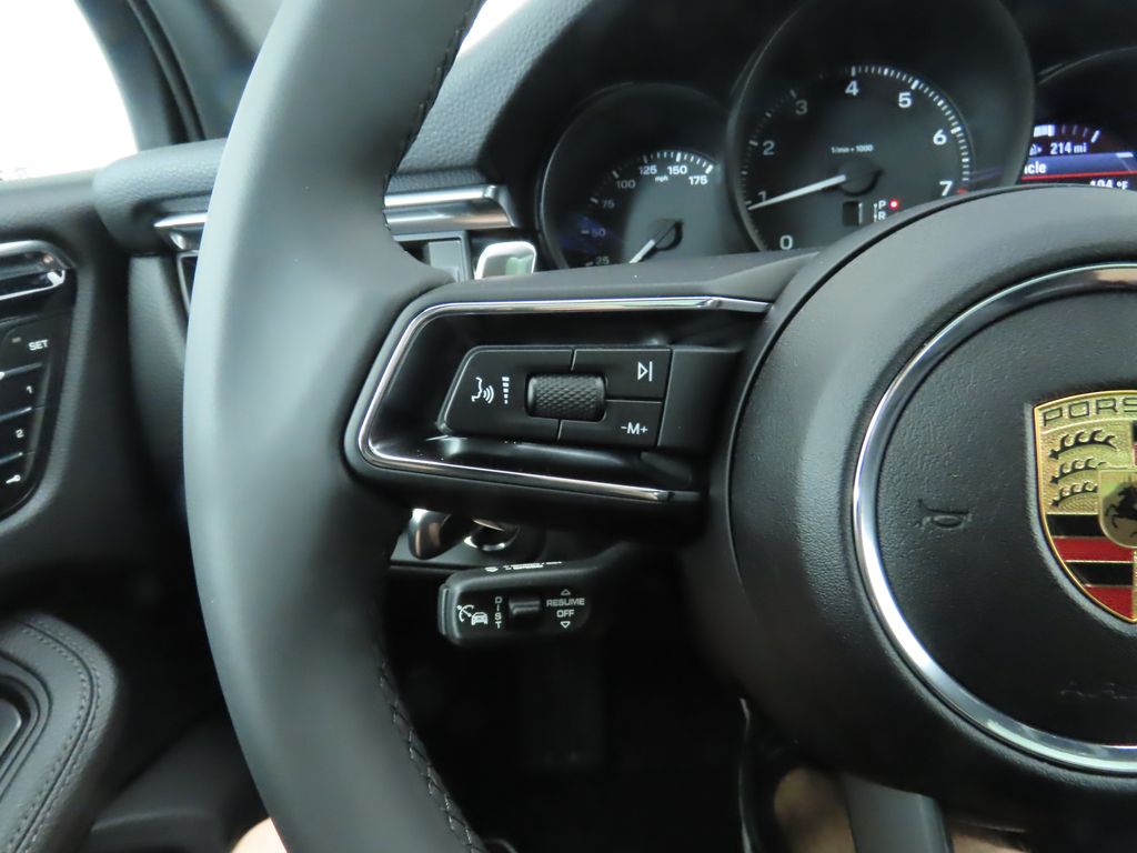 Thumbnail: 2025 Porsche Macan - 14