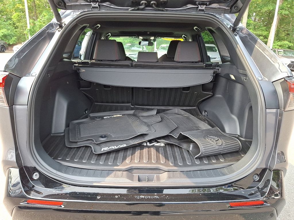 2025 Toyota RAV4 SE 29