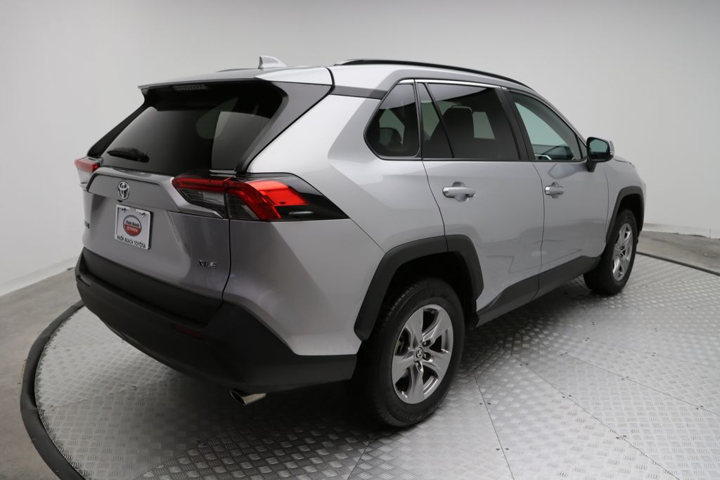 2023 Toyota RAV4 XLE 8