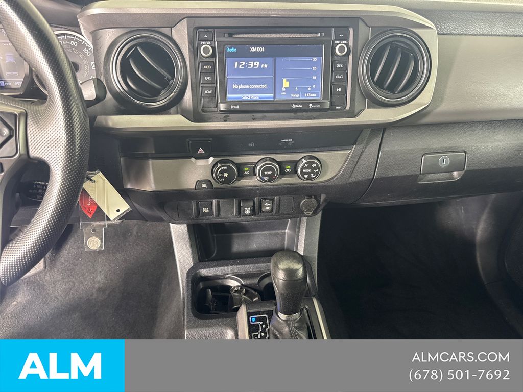 Used 2019 White Toyota SR5 image 31