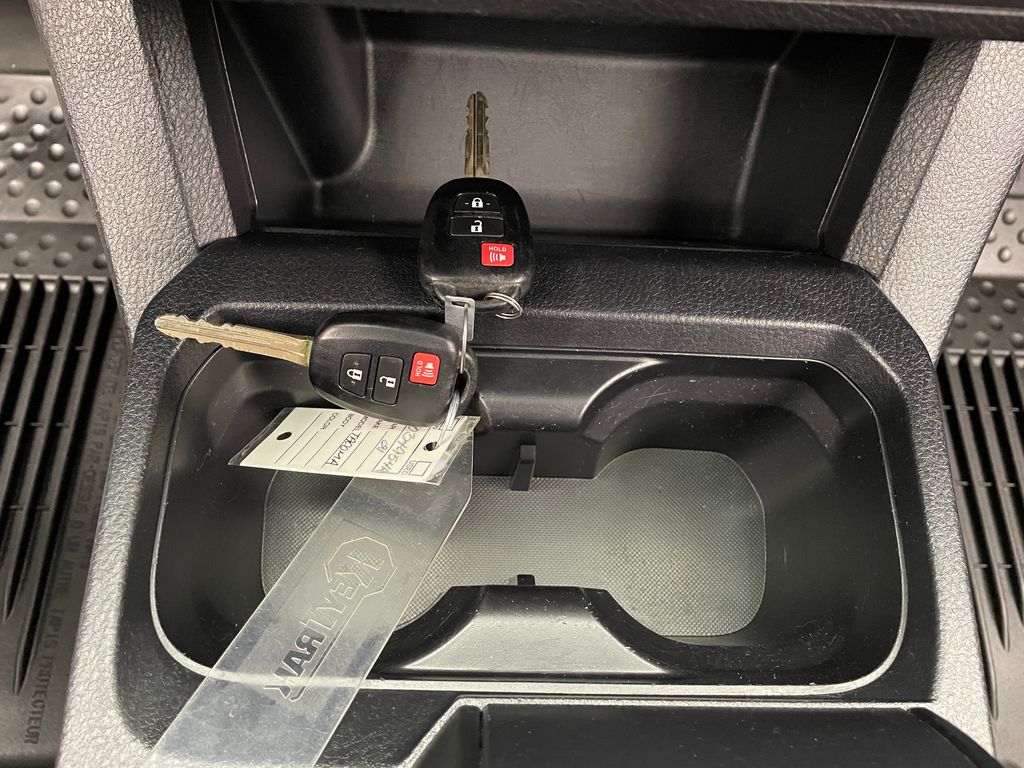 Thumbnail: 2021 Toyota Tacoma - 29