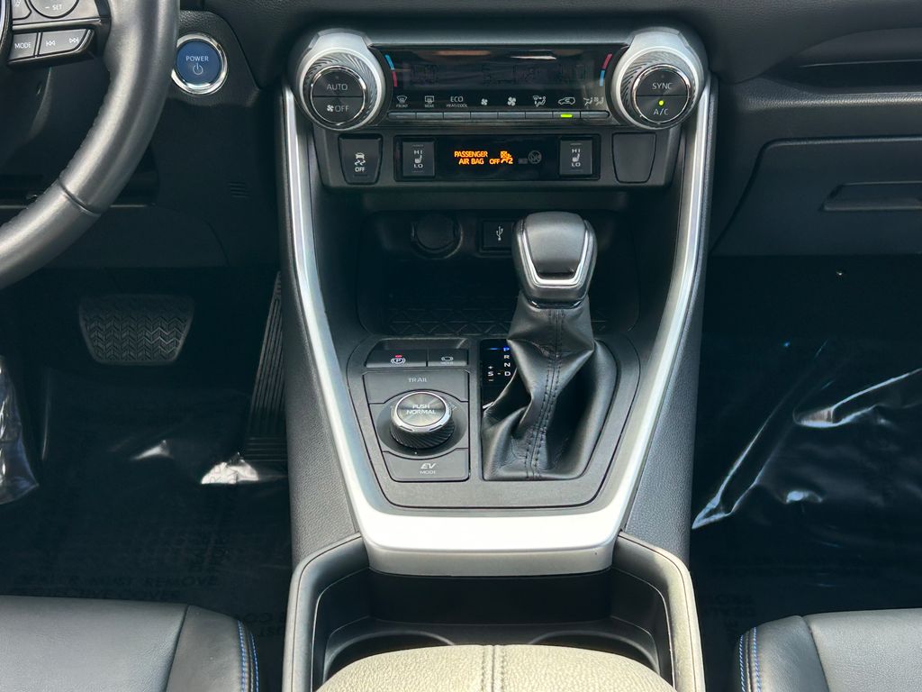 Thumbnail: 2021 Toyota RAV4 - 26