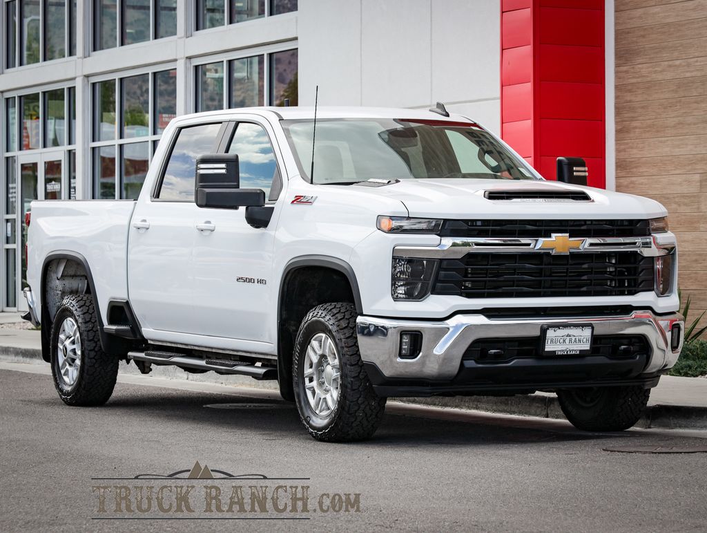 Summit White 2024 Chevrolet Silverado 2500HD Pickup Truck Four-Wheel Drive Automatic