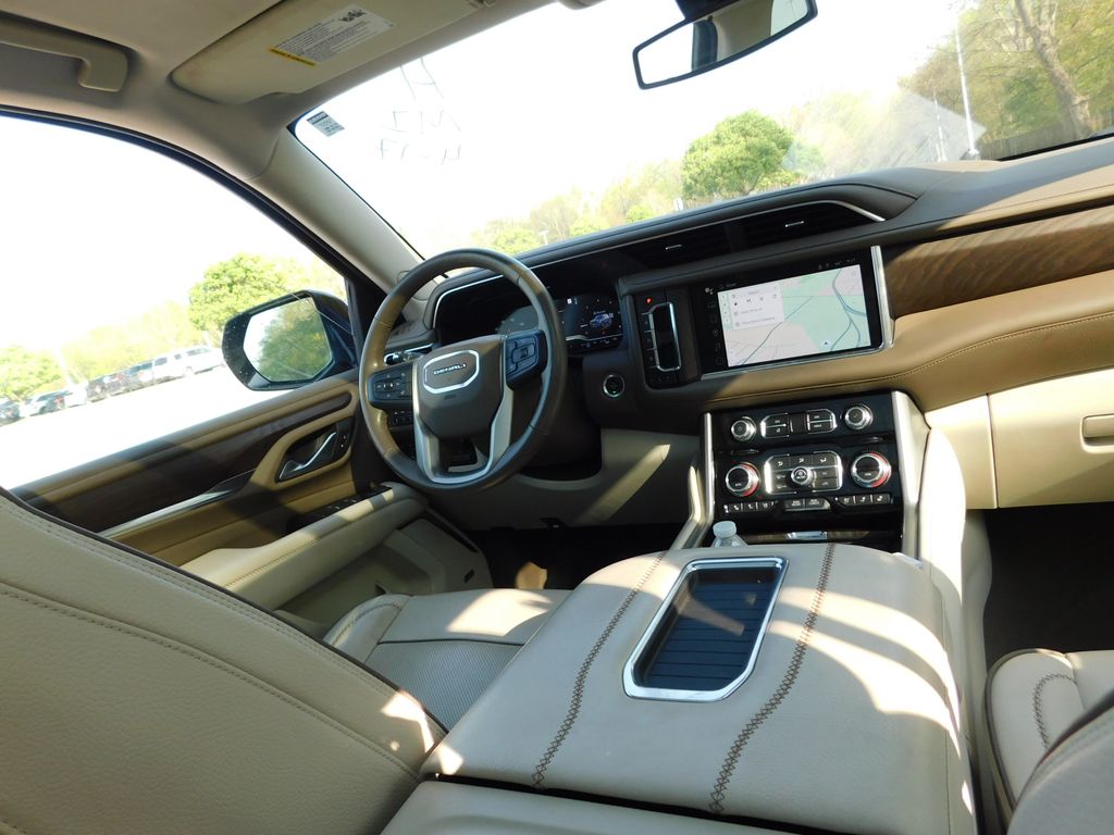 2022 GMC Yukon Denali 3