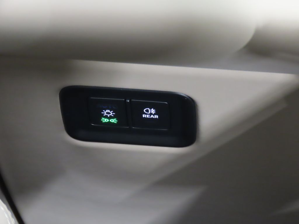 Thumbnail: 2025 Porsche Macan - 24