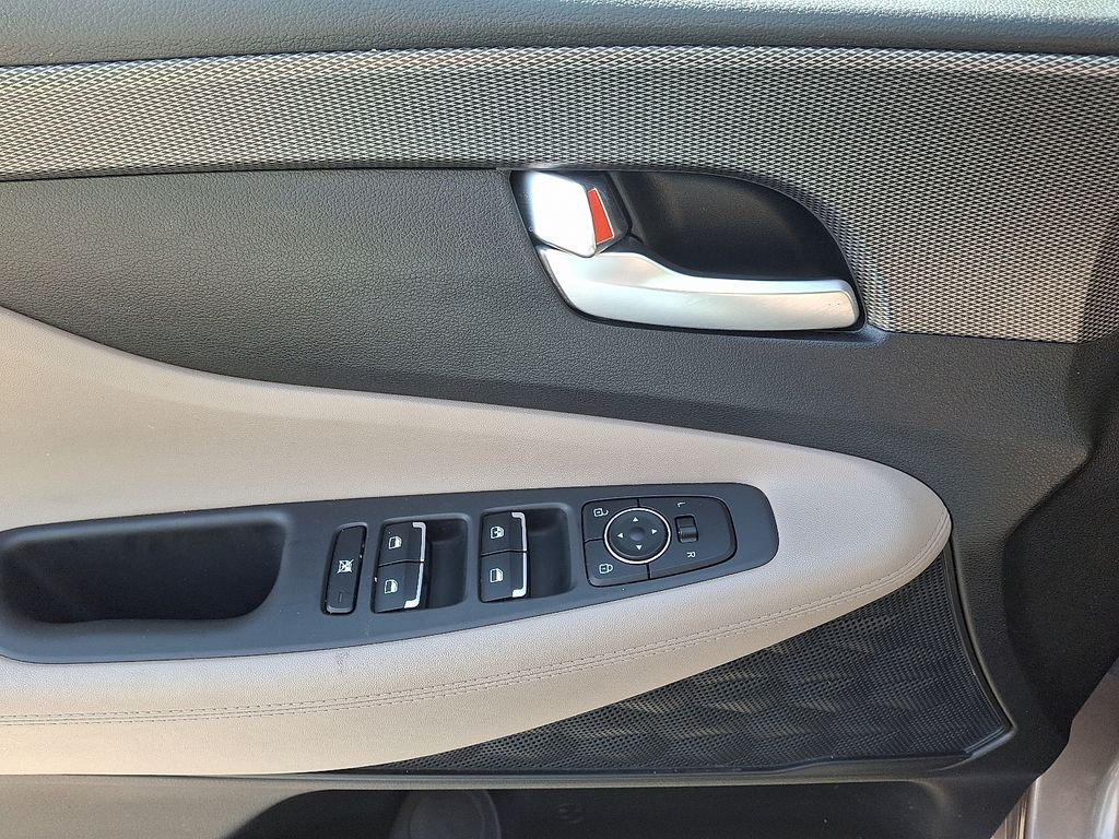 2020 Hyundai Santa Fe SE 12