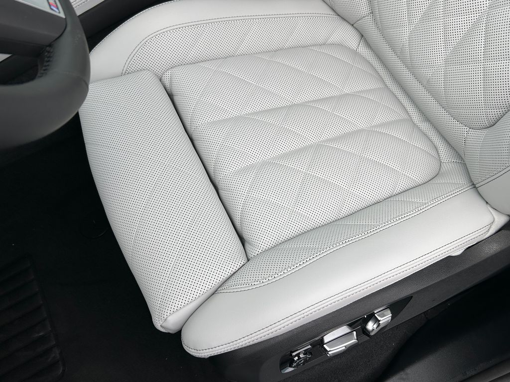 Thumbnail: 2026 BMW X5 - 15