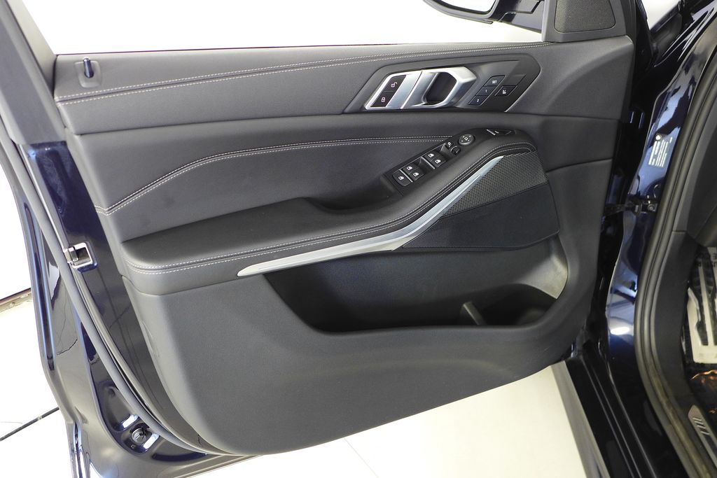 Thumbnail: 2022 BMW X5 - 11