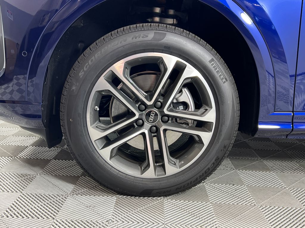 Thumbnail: 2025 Audi Q5 - 9