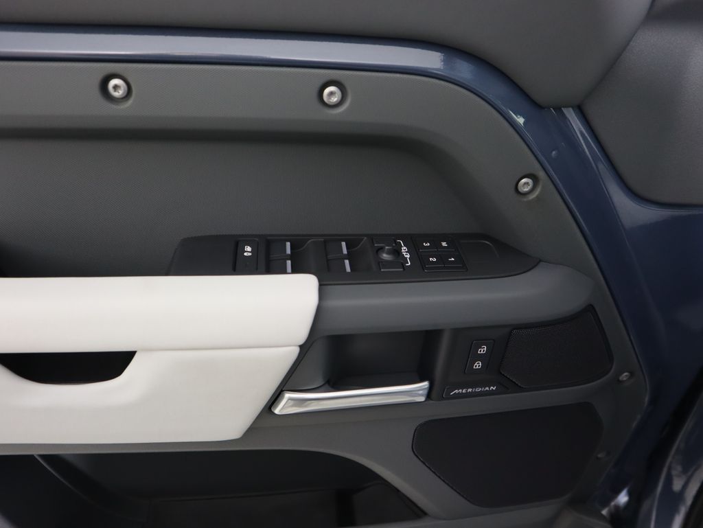 Thumbnail: 2025 Land Rover Defender - 24