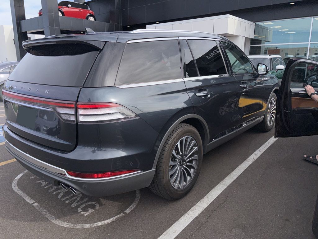 Thumbnail: 2022 Lincoln Aviator - 2