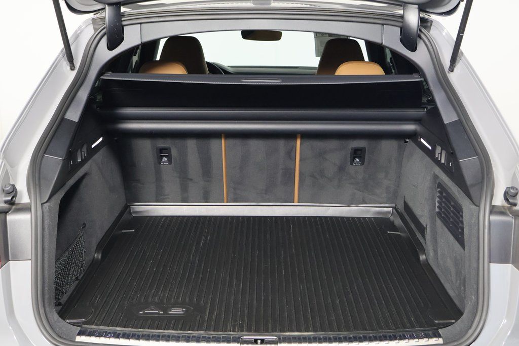 Thumbnail: 2024 Audi RS 6 - 14