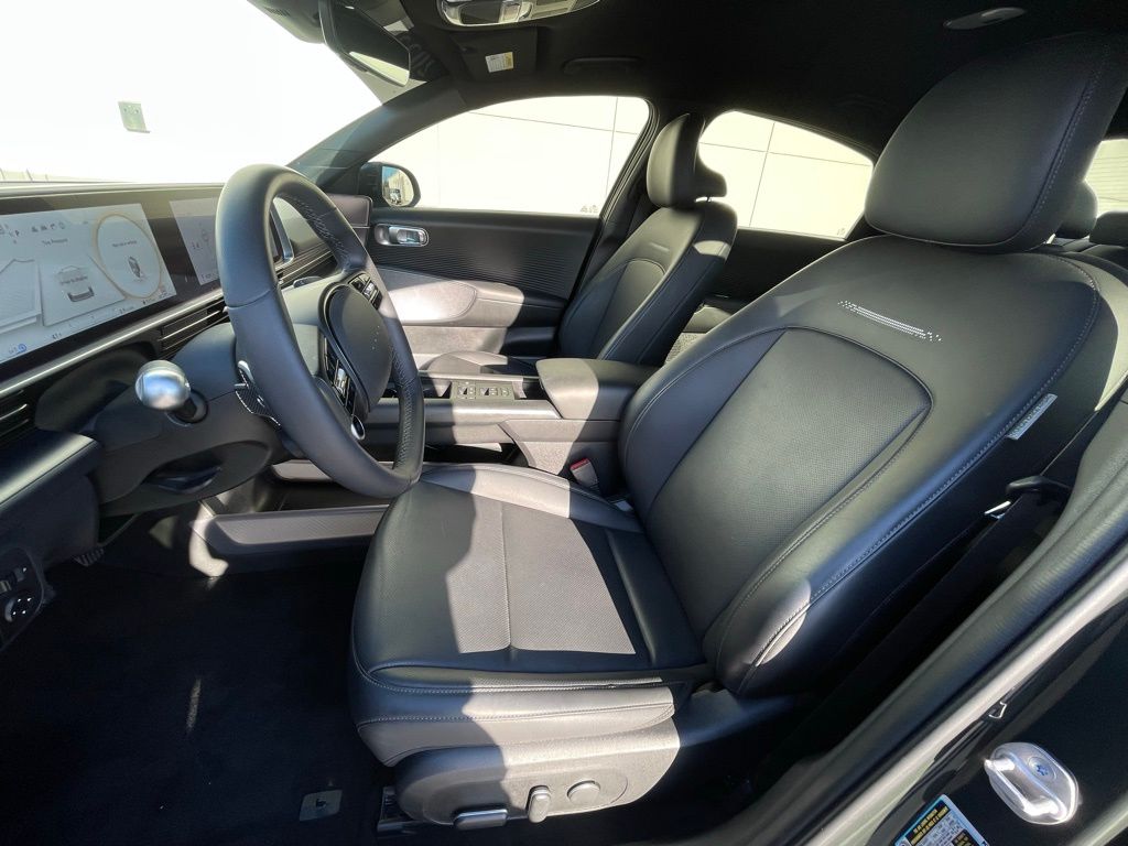 Thumbnail: 2023 Hyundai Ioniq 6 - 27