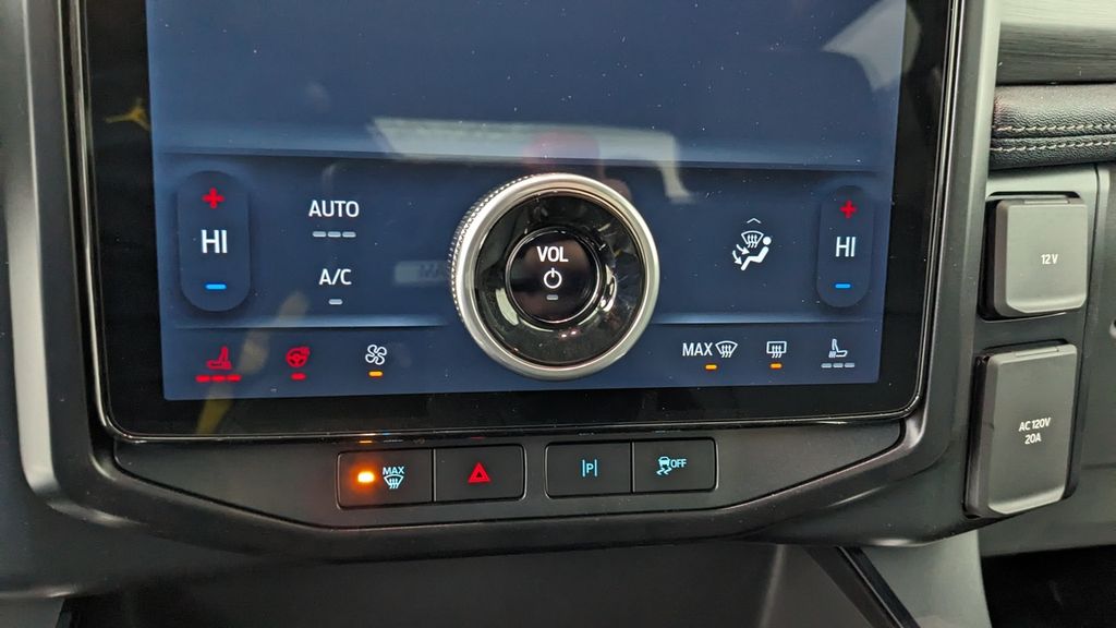 2025 Ford F-150 Lightning Flash - Photo 76