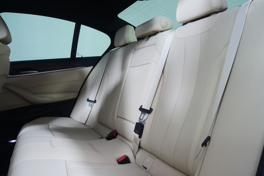 Thumbnail: 2023 BMW 5 Series - 15