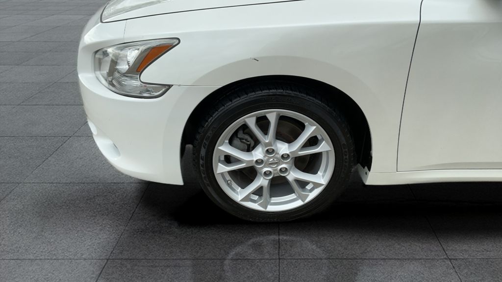 2013 Nissan Maxima 3.5 SV White at Ultimate Motorsports
