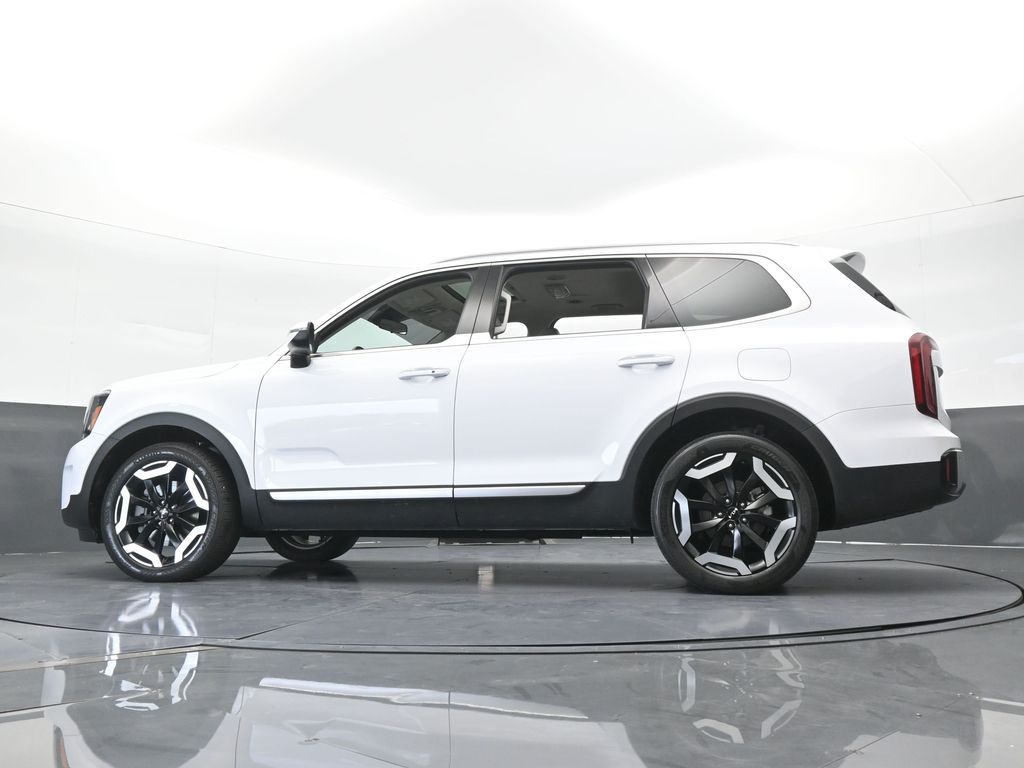 Used 2024 Glacial White Pearl Kia S image 57