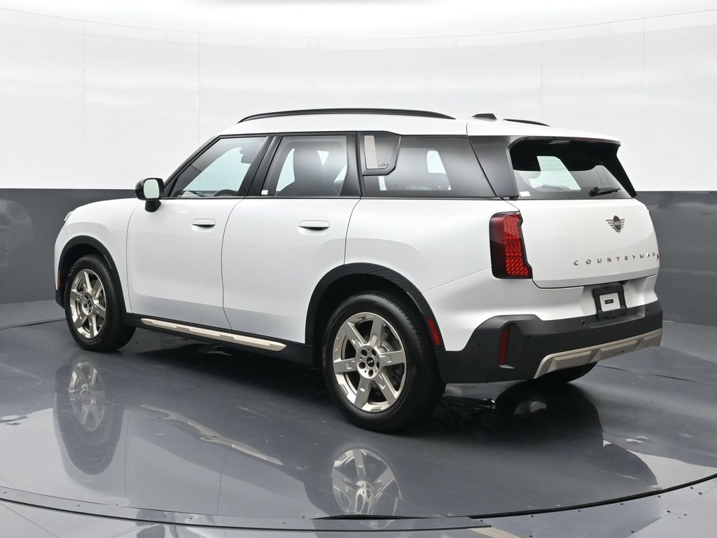 Certified Used 2025 White MINI Signature Plus image 3