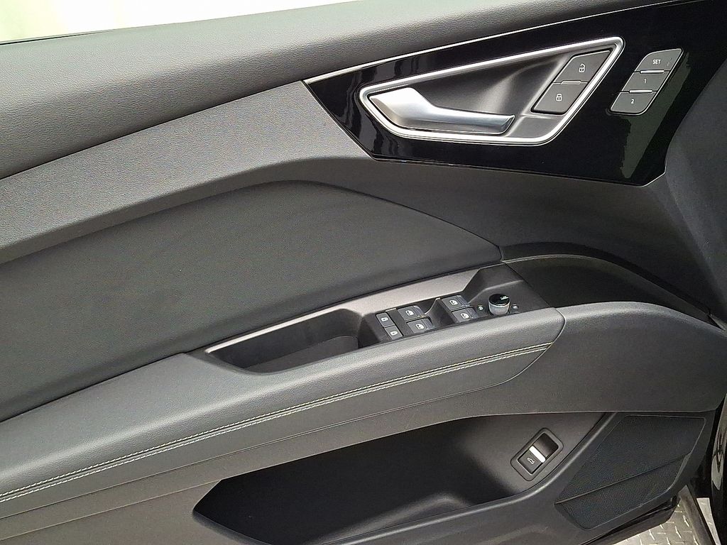 Thumbnail: 2023 Audi Q4 e-tron - 12