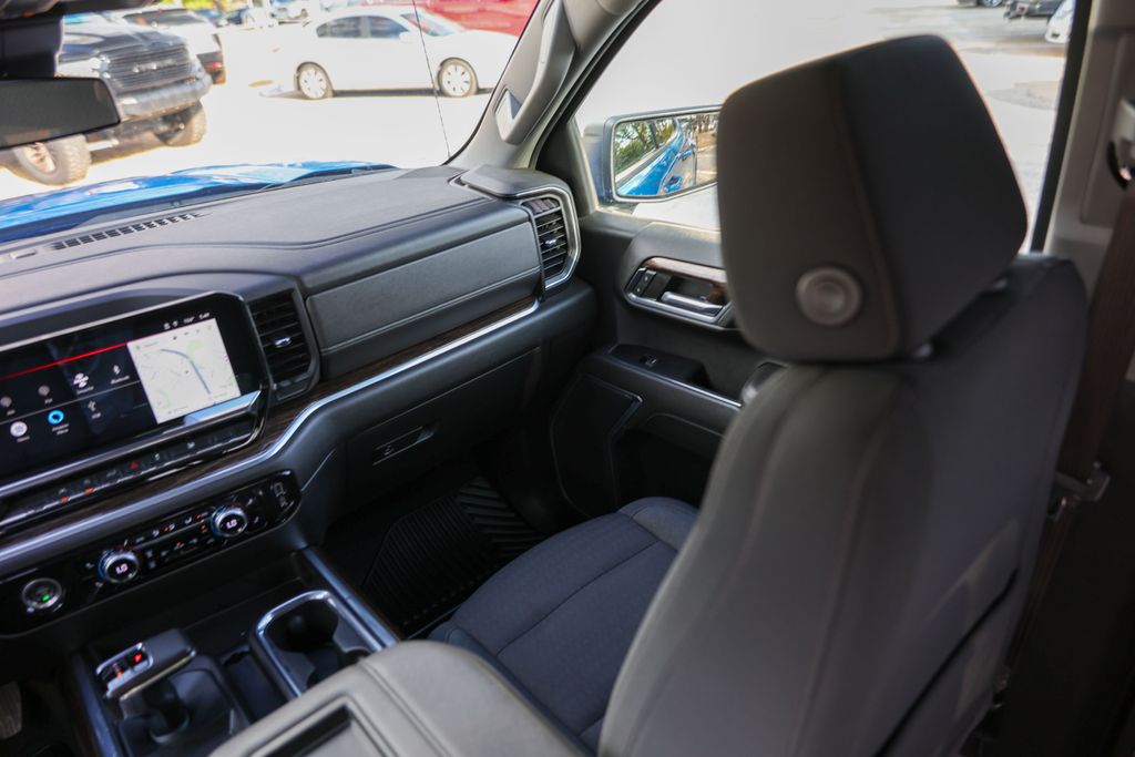 Used 2022 Blue GMC Elevation image 28
