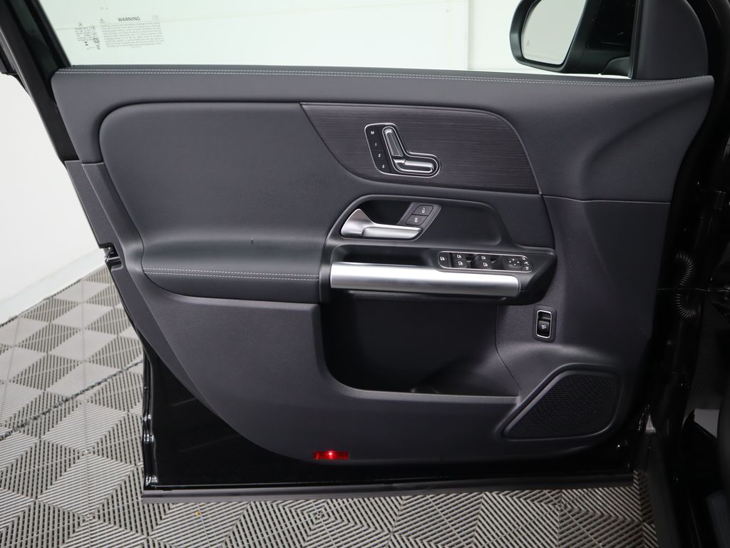 Thumbnail: 2025 Mercedes-Benz GLA - 24