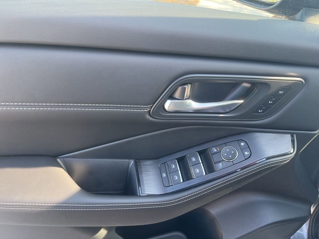 2025 Gun Metallic Nissan Rogue SL FWD SUV