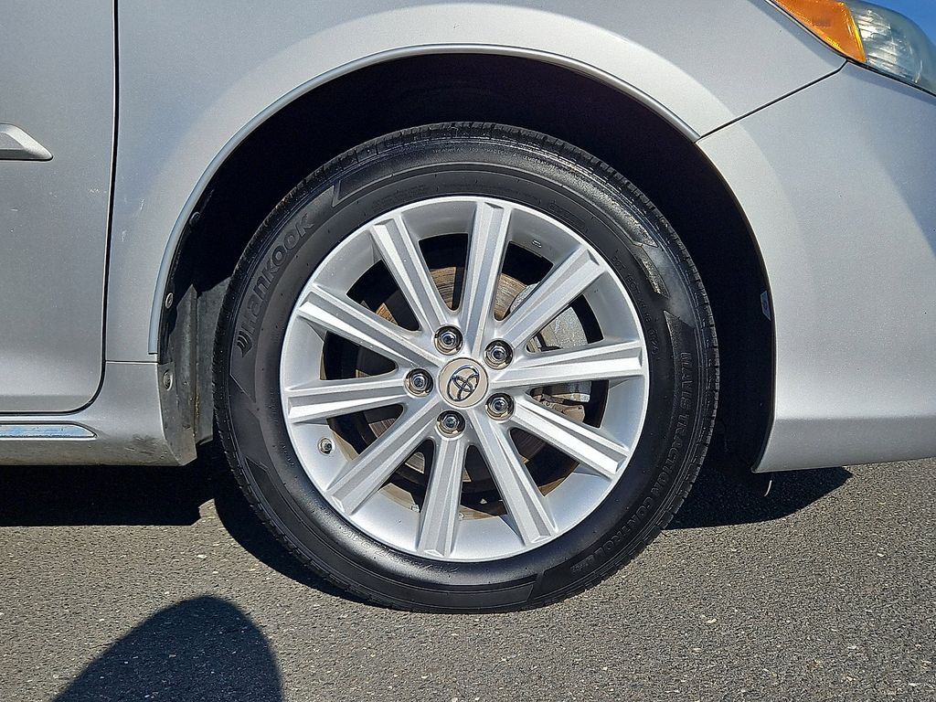 Thumbnail: 2012 Toyota Camry - 9