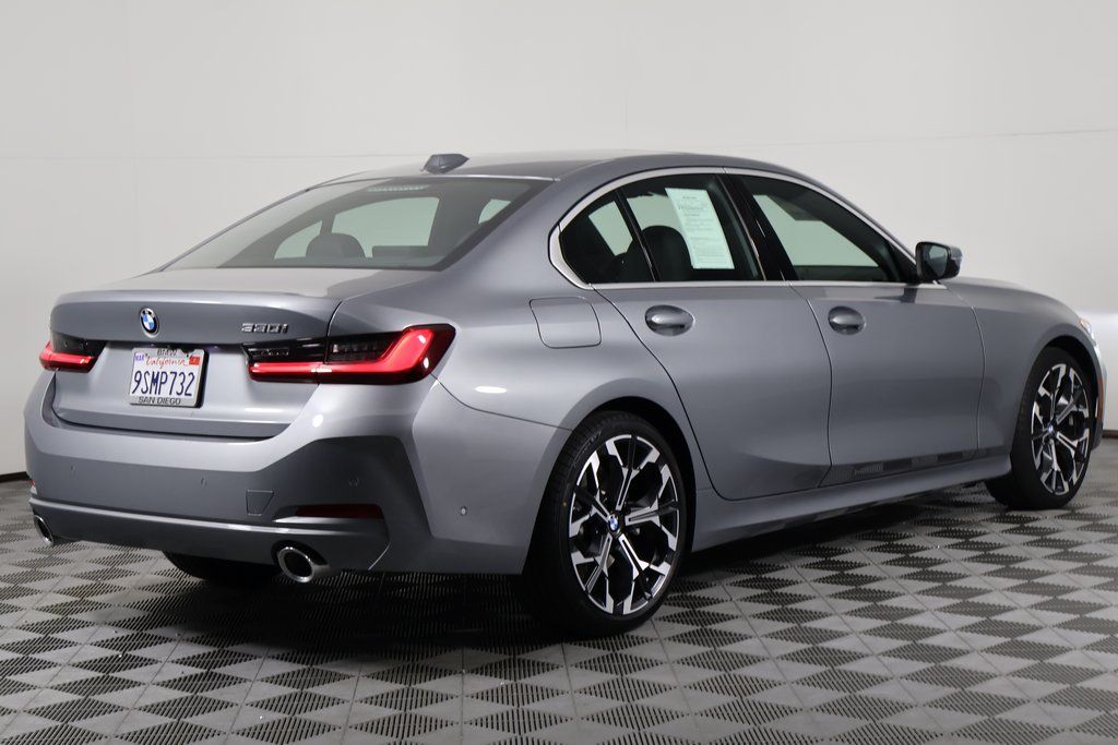 Thumbnail: 2025 BMW 3 Series - 4