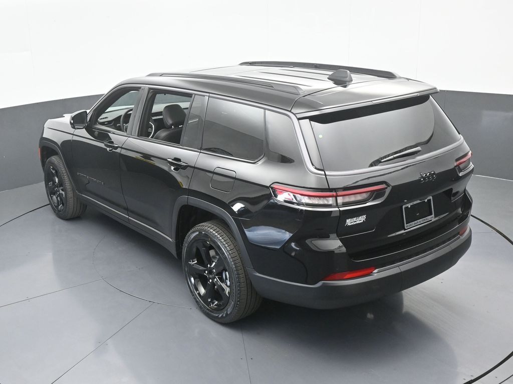 New 2026 Diamond Black Crystal Pearlcoat Jeep Limited image 48