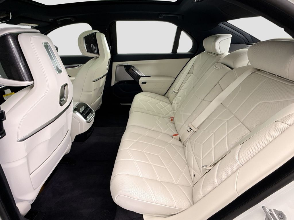 Thumbnail: 2026 BMW i7 - 20