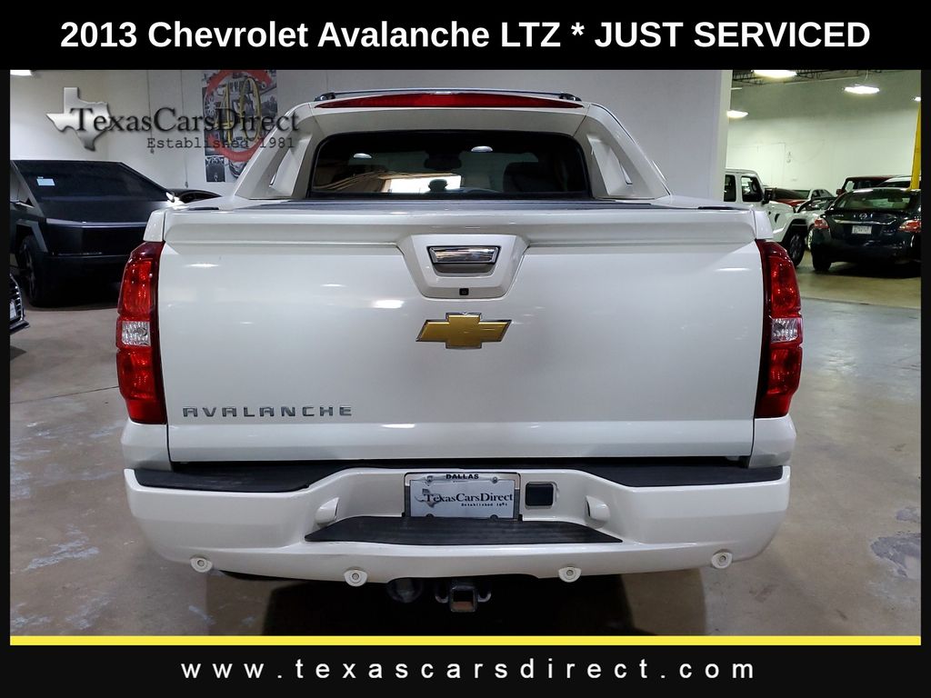 2013 Chevrolet Avalanche 1500 LTZ 11