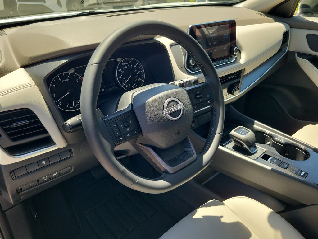 2026 Everest White Pearl Tricoat Nissan Rogue Dark Armor FWD SUV
