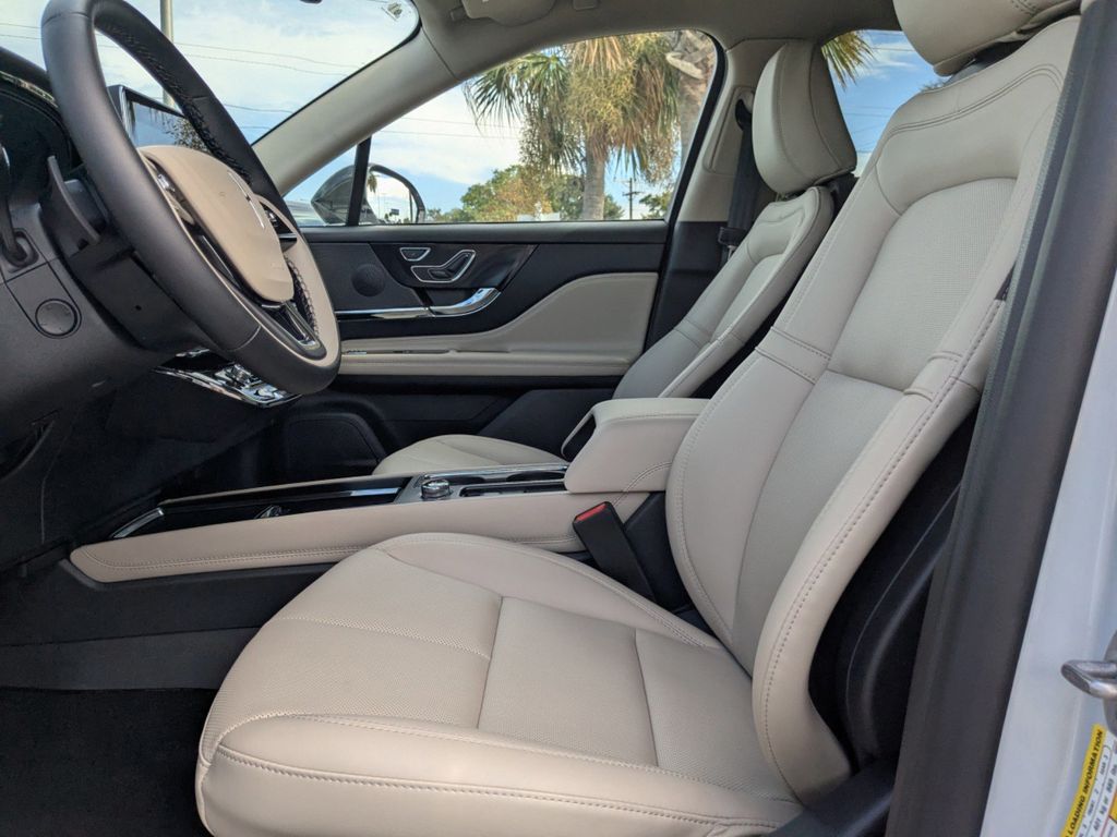 2025 Lincoln Corsair Premiere