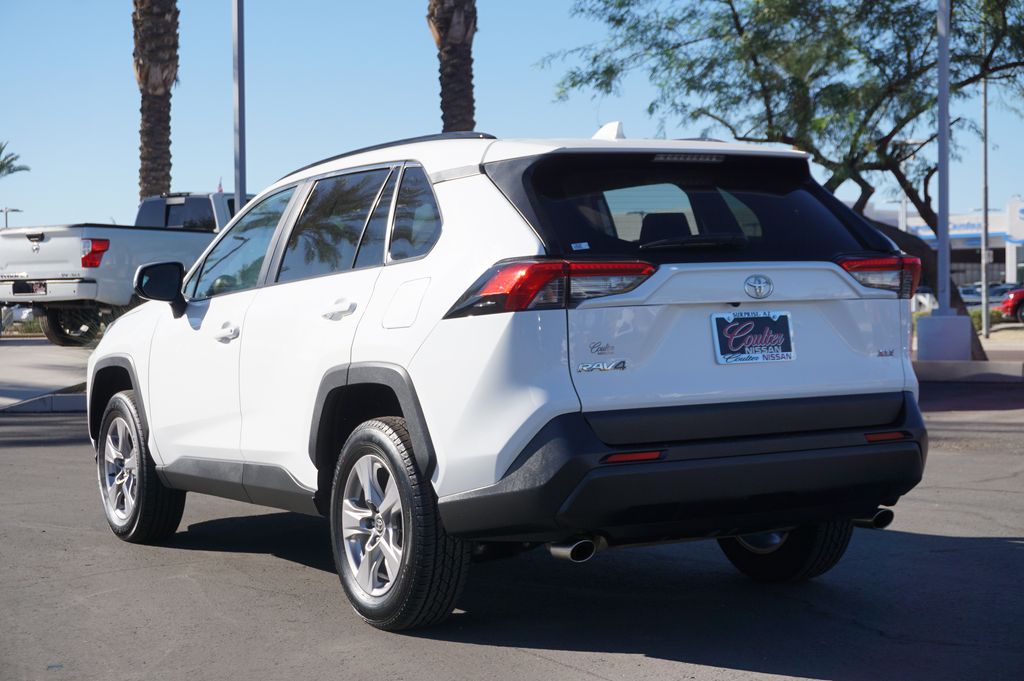 2023 Toyota RAV4 XLE 3