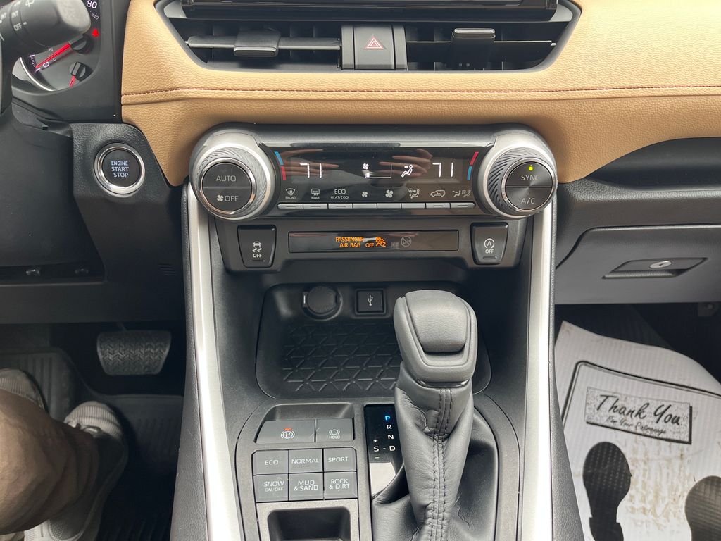 2022 Toyota RAV4 XLE photo