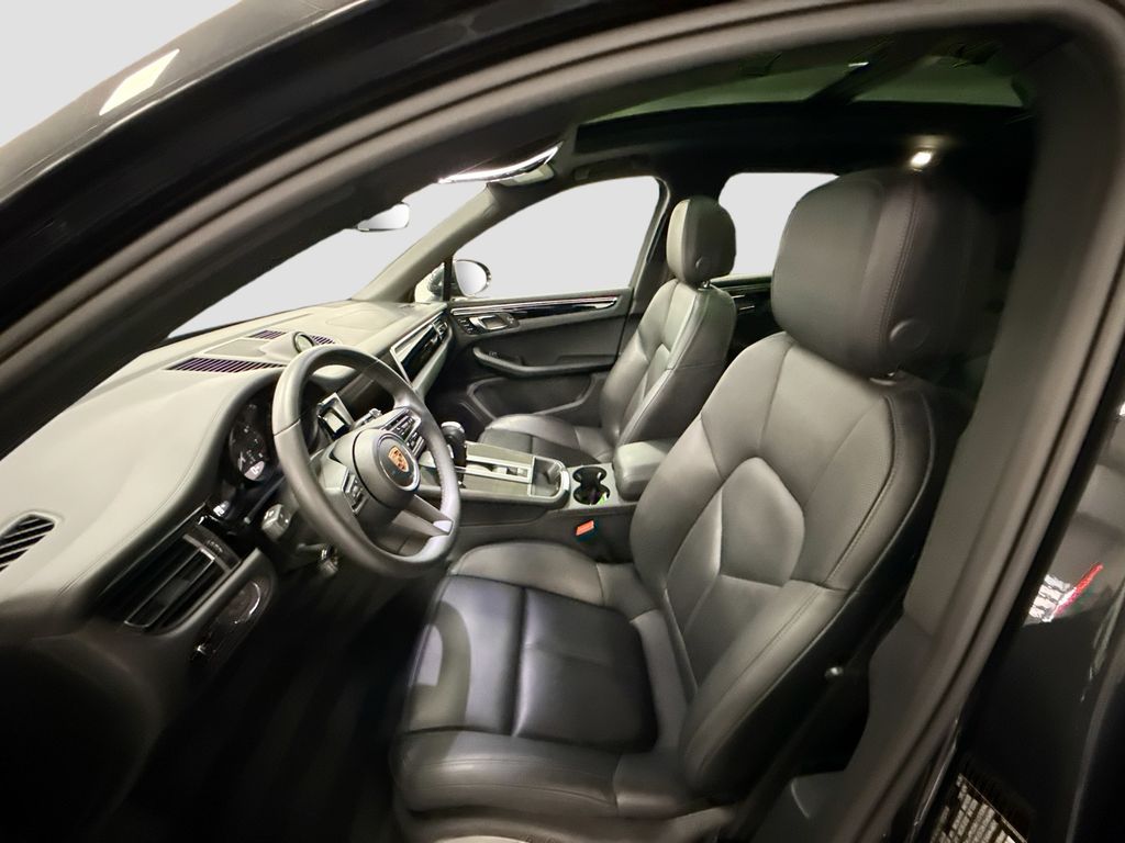 Thumbnail: 2025 Porsche Macan - 5