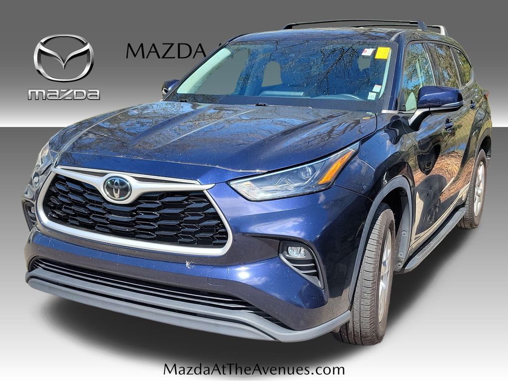 2022 Toyota Highlander LE FWD
