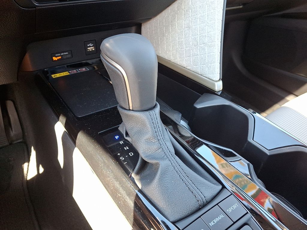 Thumbnail: 2025 Toyota Camry - 16