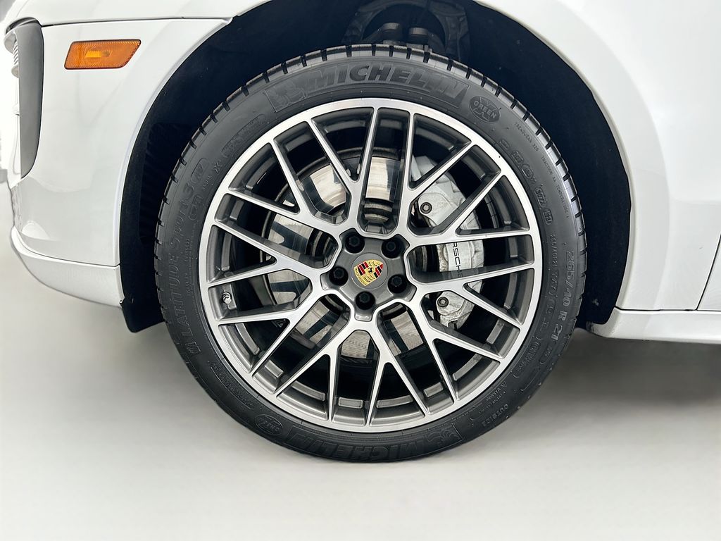 Thumbnail: 2021 Porsche Macan - 29