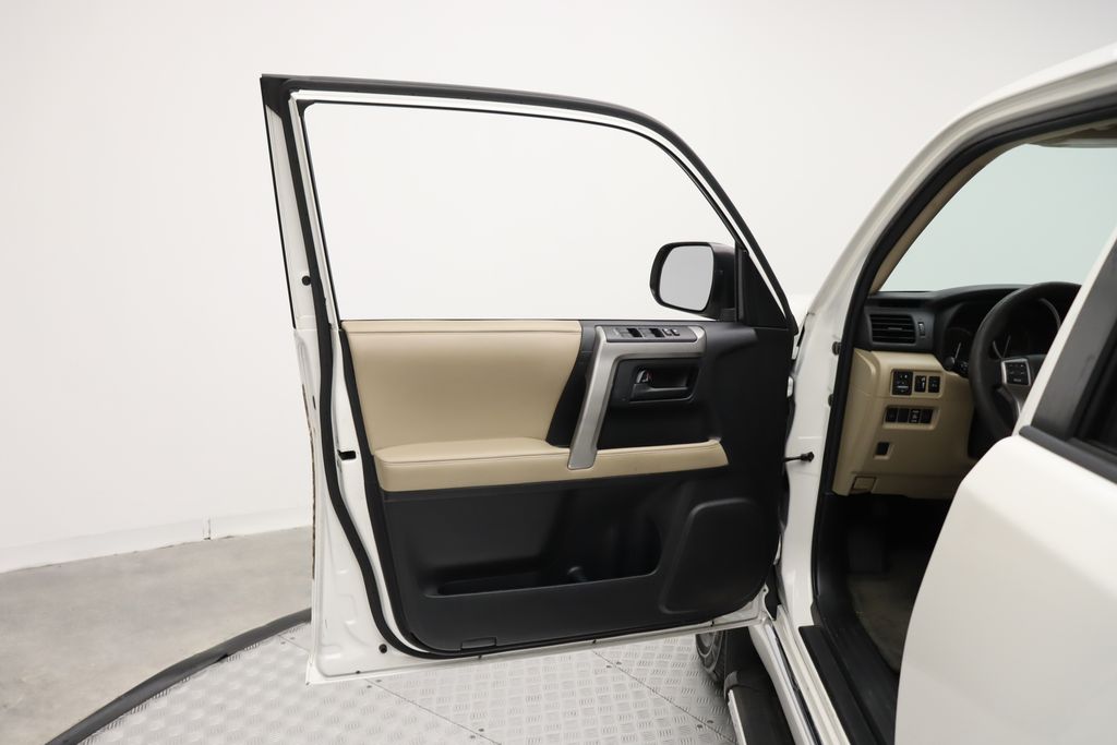 2013 Toyota 4Runner SR5 16