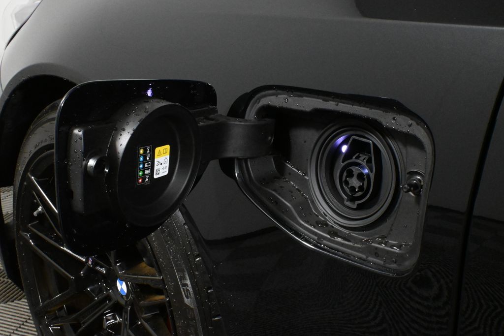 Thumbnail: 2025 BMW M5 - 15