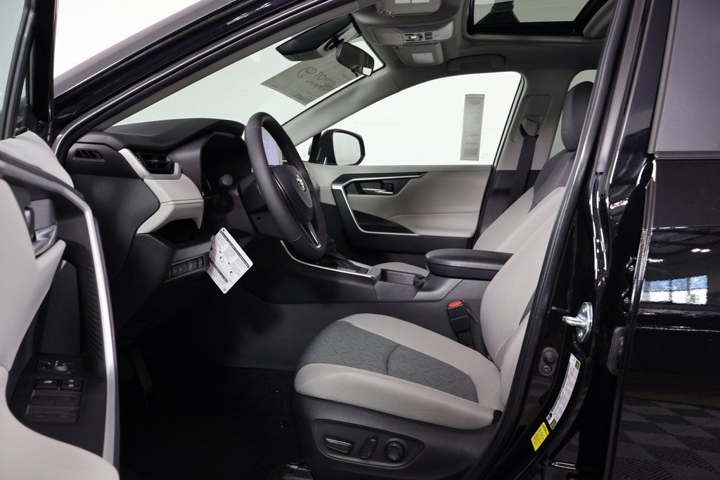 Thumbnail: 2025 Toyota RAV4 - 5