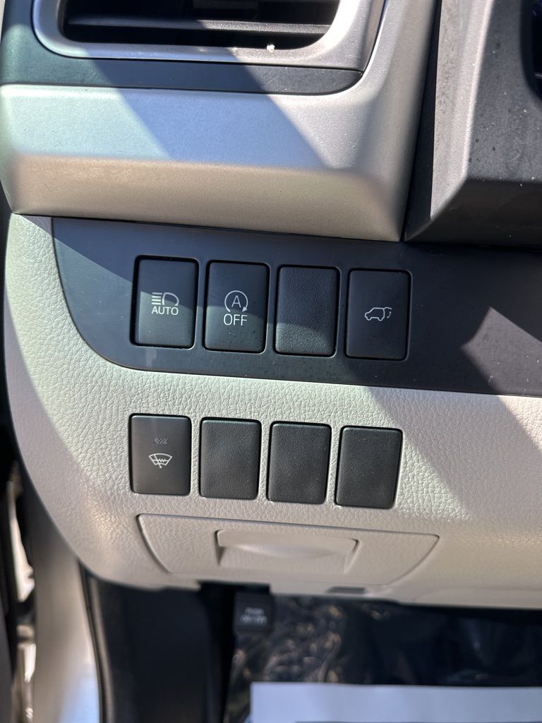 2019 Celestial Silver Metallic Toyota Highlander XLE FWD SUV