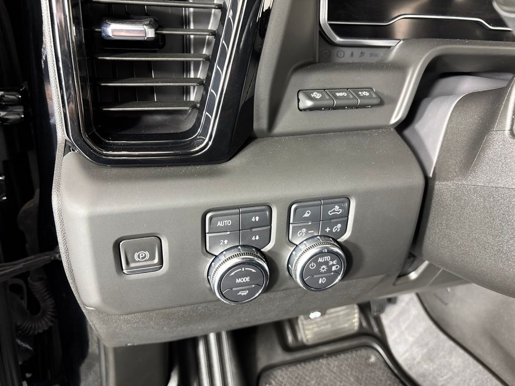 Thumbnail: 2024 GMC Sierra 2500 - 31