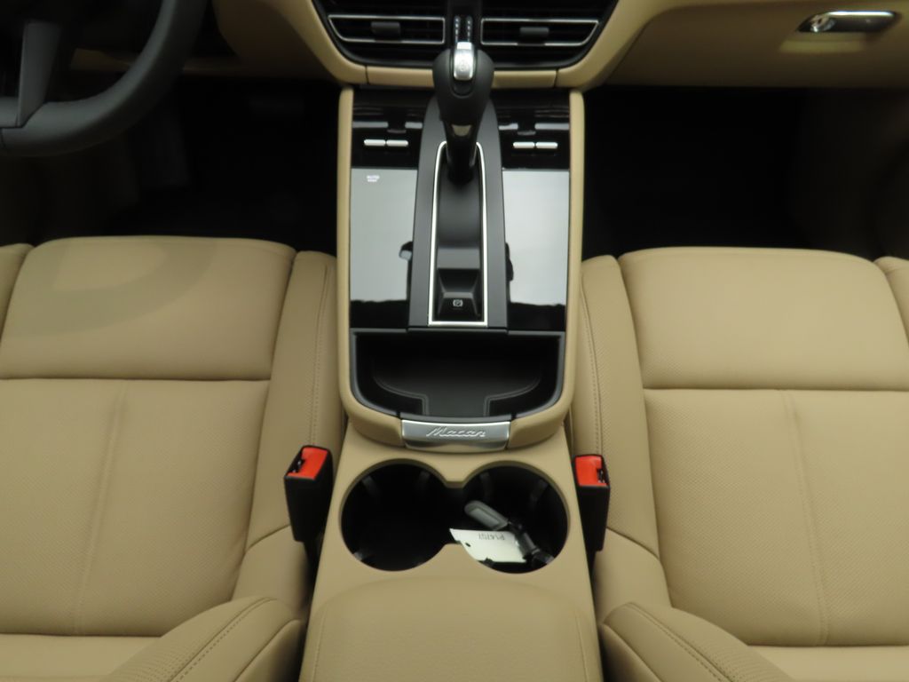 Thumbnail: 2025 Porsche Macan - 19
