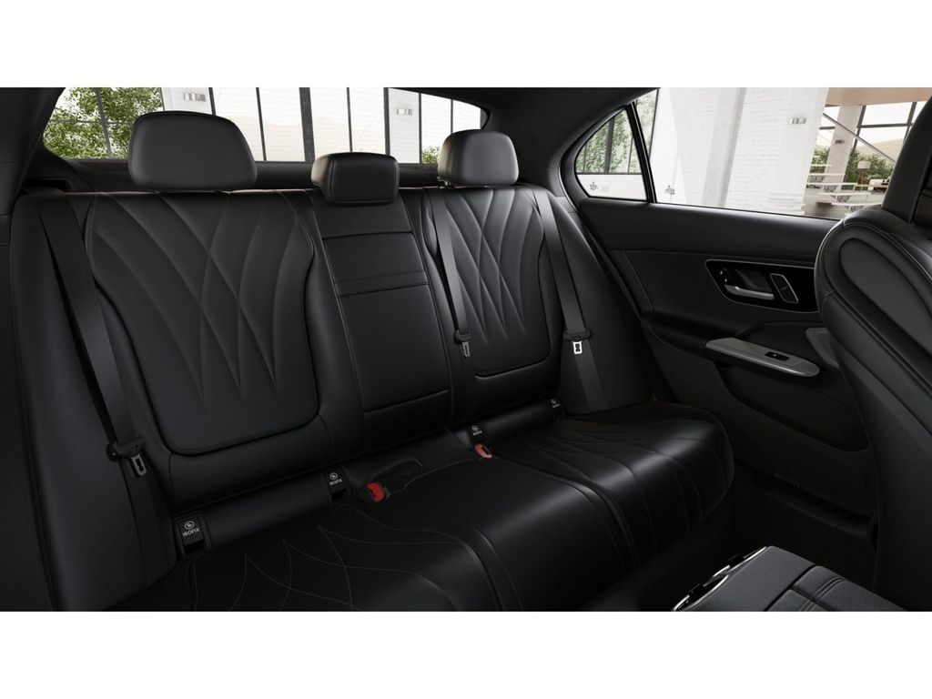 2025 Mercedes Benz C AMG 63 E PERFORMANCE 4MATIC Sedan photo 4