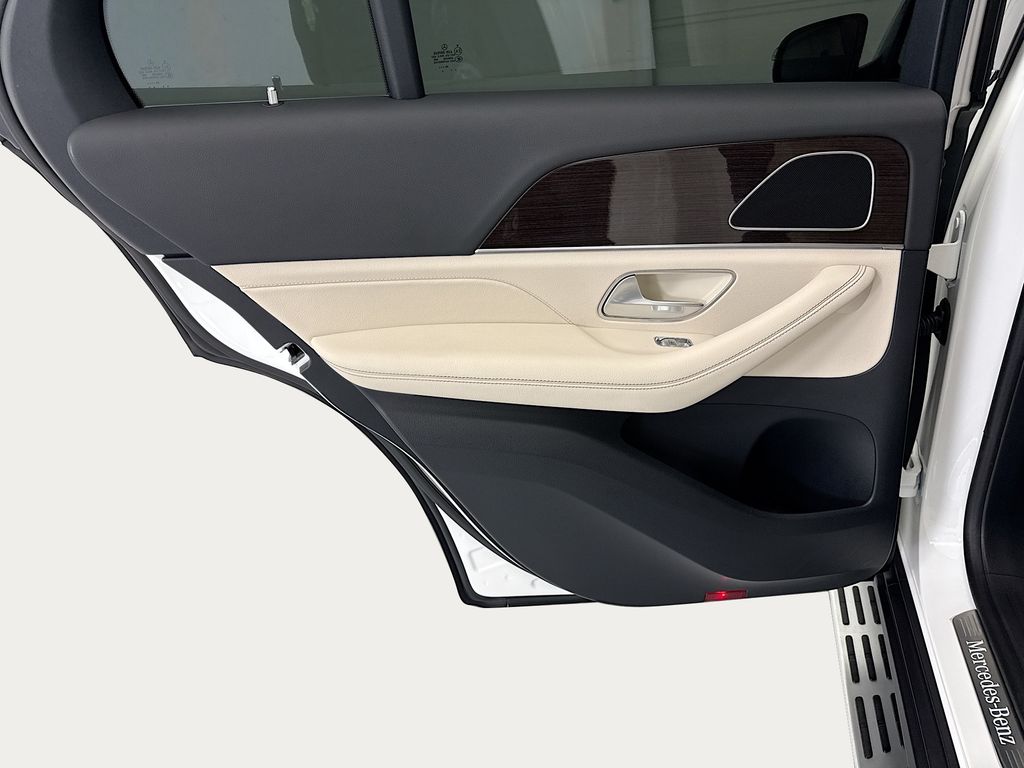 Thumbnail: 2025 Mercedes-Benz GLE - 25